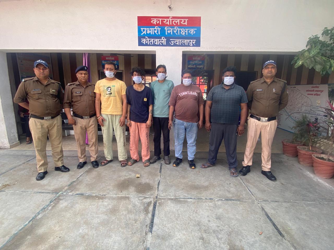 शराब की कैंटीन में भिड़े दिल्ली और यूपी के युवक, शांति भंग करने के आरोप में पुलिस ने पांच को दबोचा