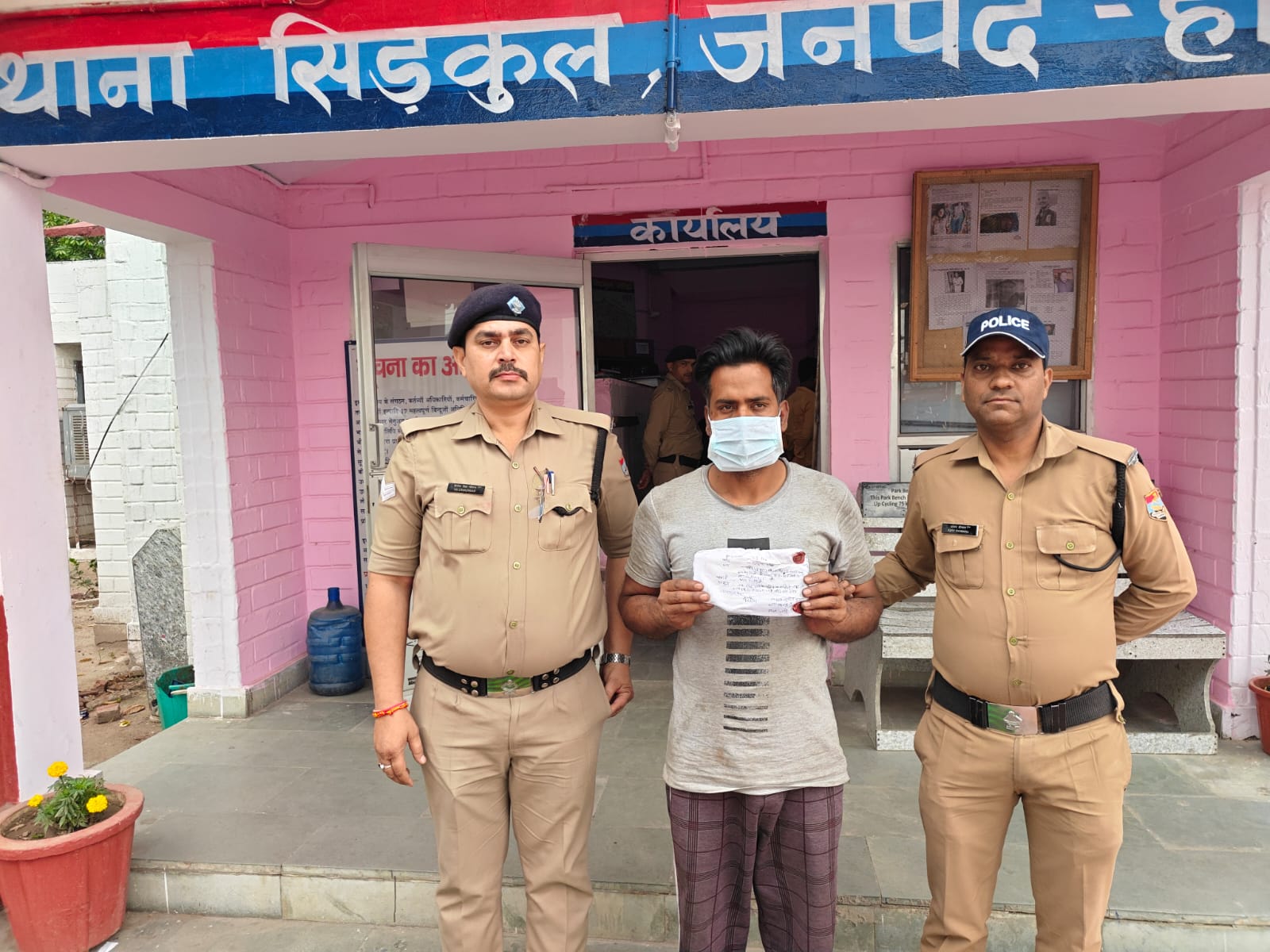 सिडकुल पुलिस ने अवैध शराब तस्करी करते उत्तर प्रदेश निवासी युवक को दबोचा, 52 पैकेट बरामद