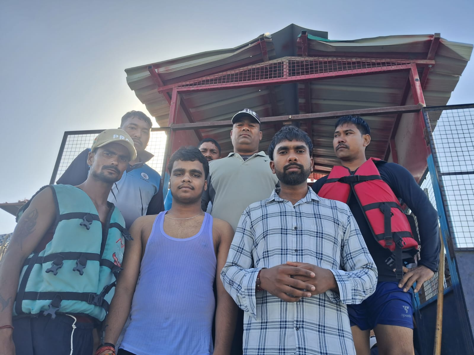 पूर्णागिरि मेले में जल पुलिस बनी जीवन रक्षक, शारदा नदी में डूब रहे बच्चों को बचाया