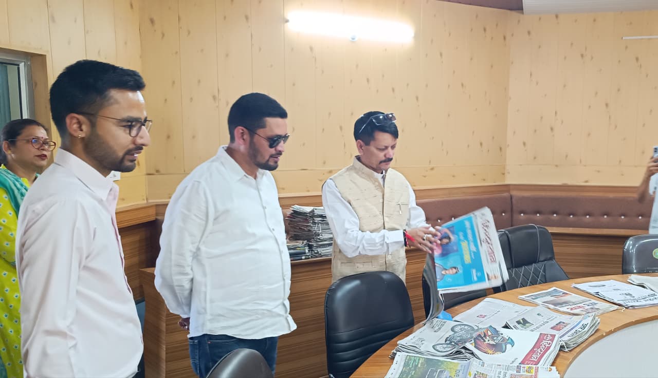 चम्पावत में सूचना तंत्र मजबूत करने पर जोर, ध्रुव रौतेला ने जिला सूचना कार्यालय का किया निरीक्षण