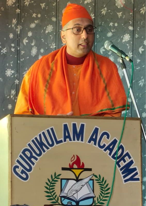 गुरुकुलम एकेडमी में स्वामी दिव्याकृपानंद का प्रेरक उद्बोधन, छात्रों को दिए सफलता और संस्कार के मंत्र