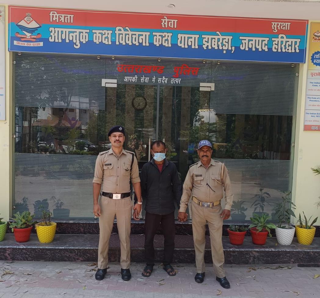 लंबे समय से फरार वारंटी गिरफ्तार