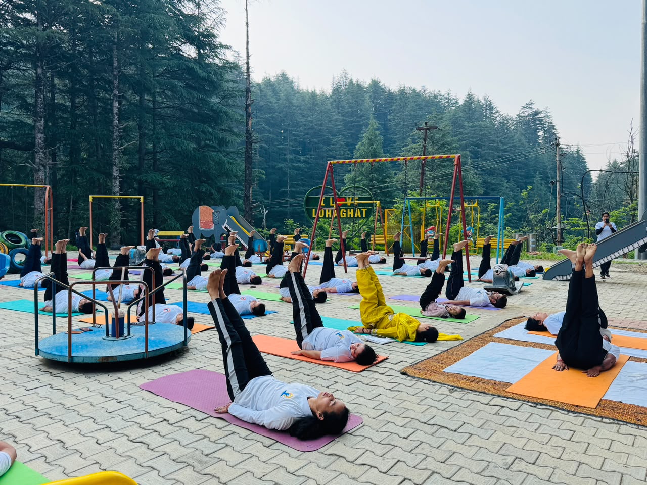 ऋषेश्वर पार्क में गूंजा योग का संदेश