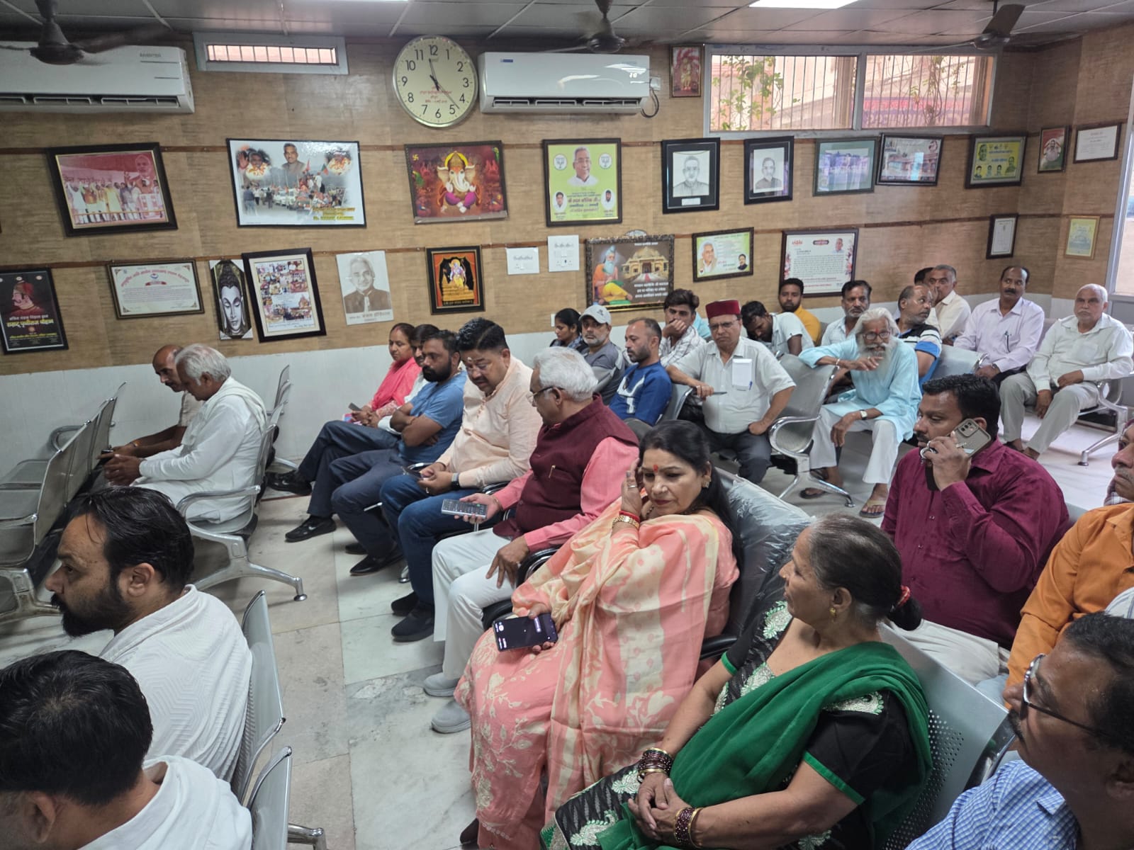 मन की बात कार्यक्रम में शामिल हुए मंत्री मदन कौशिक व महापौर किरण जैसल