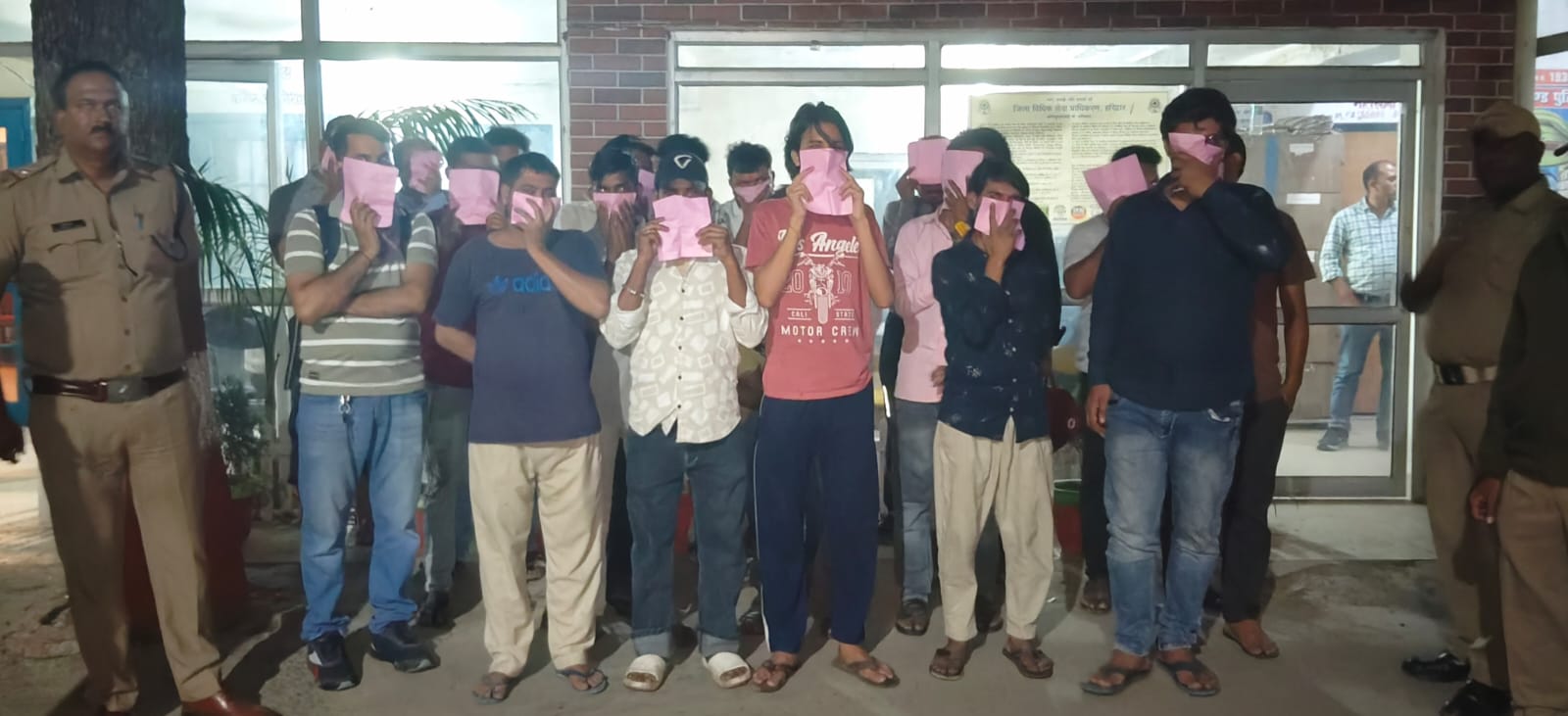 ऑपरेशन प्रहार: रुड़की पुलिस का एक्शन, सार्वजनिक स्थानों पर शराब पीने वाले 31 लोगों के चालान