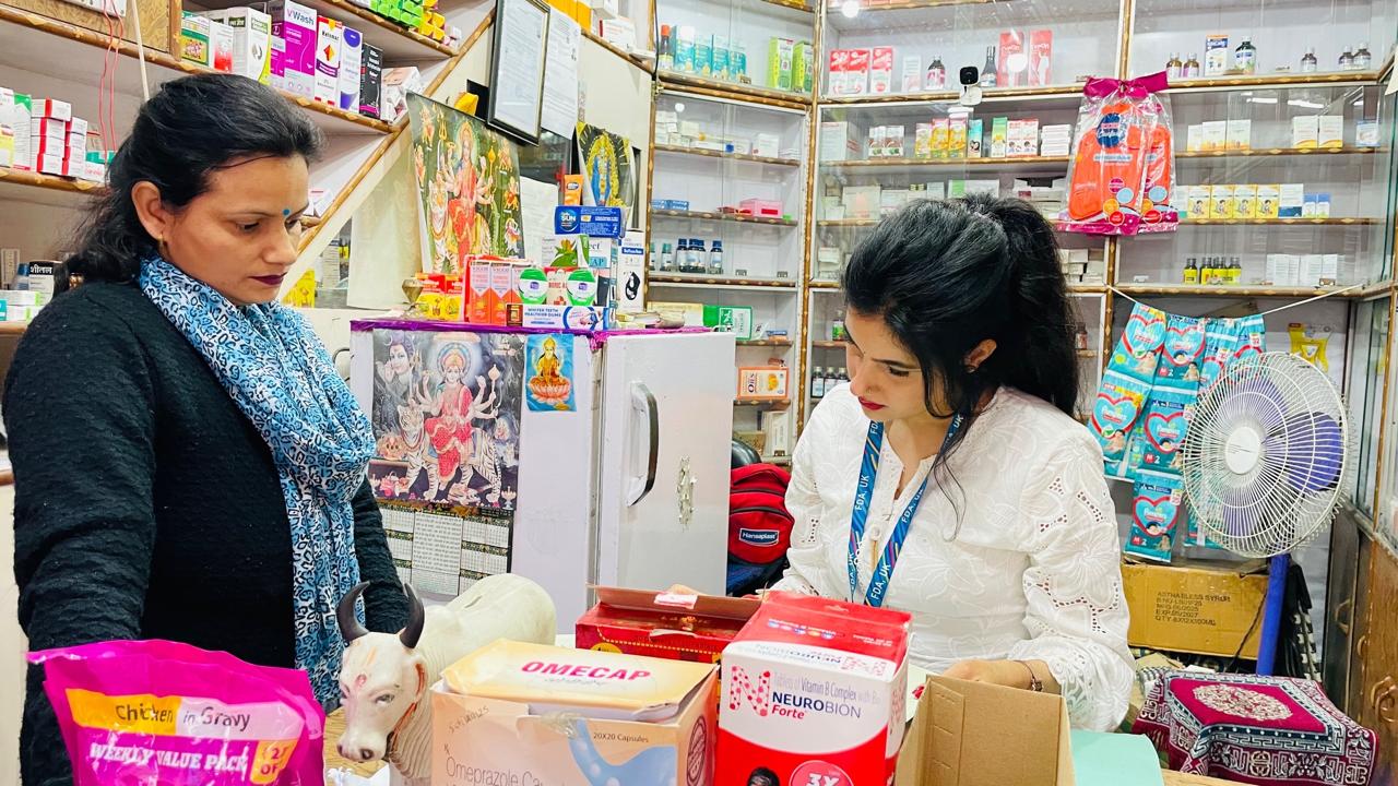 मेडिकल प्रतिष्ठानों का औचक निरीक्षण, तीन दुकानों में मिली अनियमितताएं